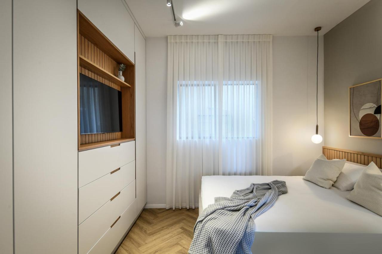 Picturesque 3Br Apt W Panoramic Views In Tel Aviv With Shelter By Sea N' Rent Luaran gambar