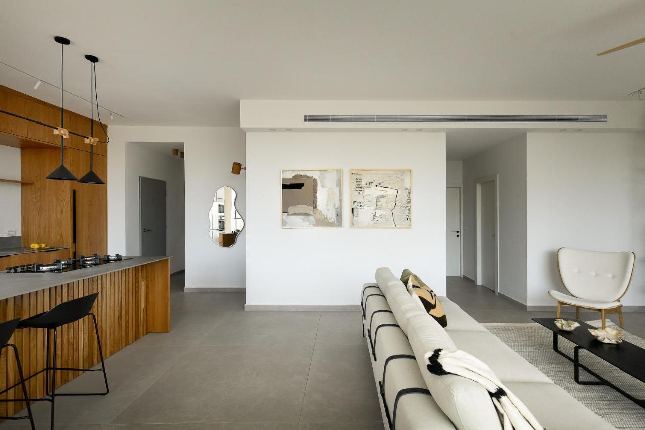 Picturesque 3Br Apt W Panoramic Views In Tel Aviv With Shelter By Sea N' Rent Luaran gambar